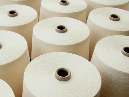 潍坊冠杰纺织,现有环锭纺 万锭,拥有雄厚的技术力量,主要生产